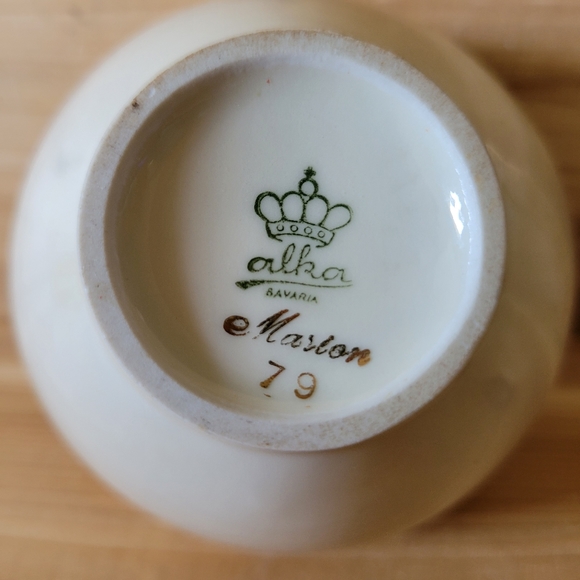 Vintage Alka Bavaria Marion Gold Gilt Porcelain Vase #79 - Picture 4 of 4